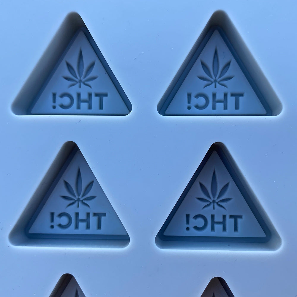 Triangle 80 Mold <span style="color: #5e984e;"><i class="fa fa-plus" aria-hidden="true"></I></span>  <span style="color: #FF0000;">New!</span> image 1