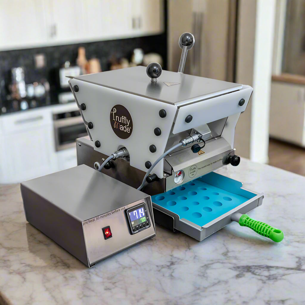 <span style="color: #FF0000;">*BUNDLE DEAL*</span>  Compact 3L Depositor + 30 Molds image 1